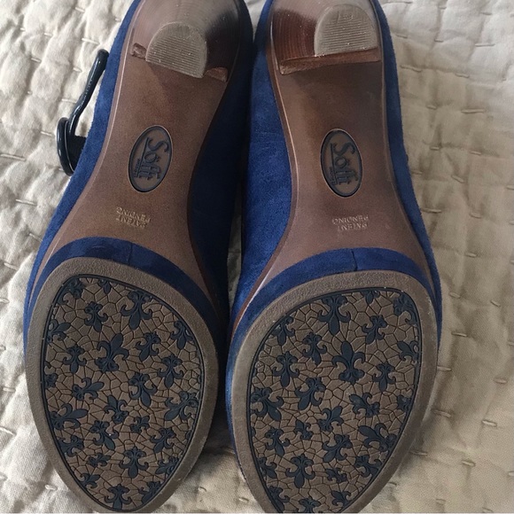 New Royal Blue Suede Sofft MaryJanes. 6.5. - Picture 5 of 9